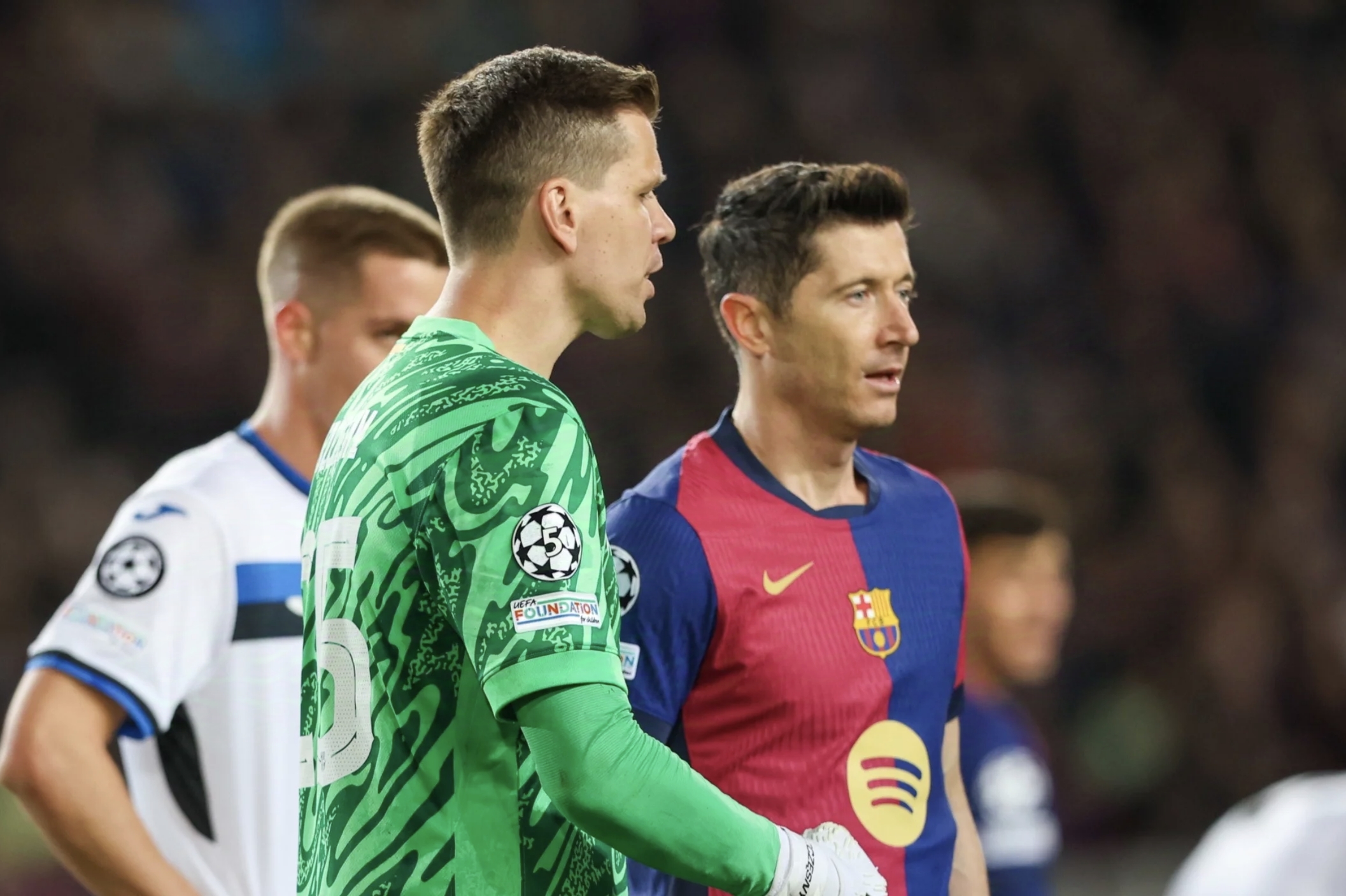 爱游戏-关于大比分获胜引发热议！，莱万多夫斯基在阿森纳比赛中持续失利观众掌声雷动的信息