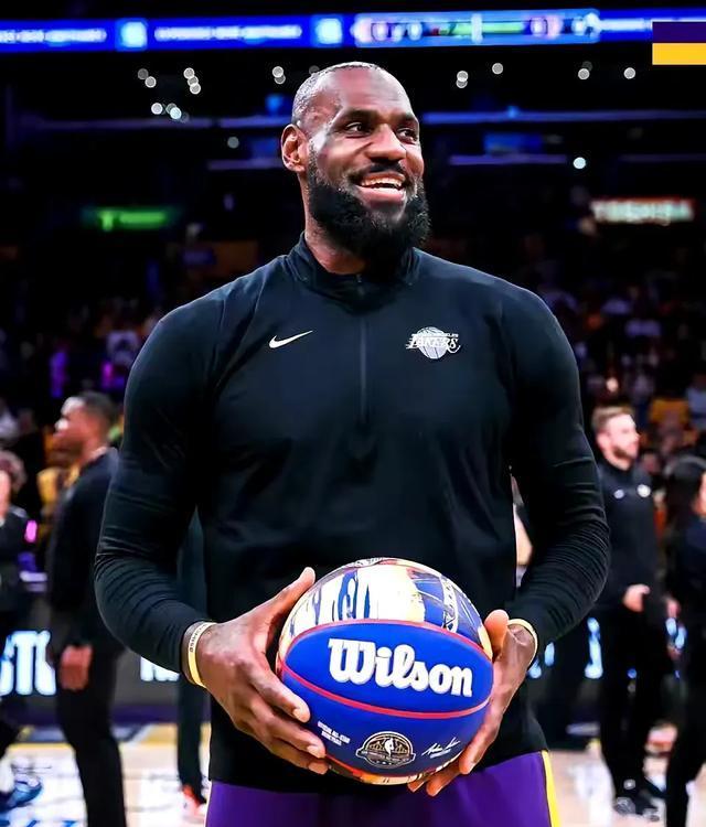 AYX-詹姆斯连续十二场比赛得分超过败北，日本队挑战极限！的简单介绍