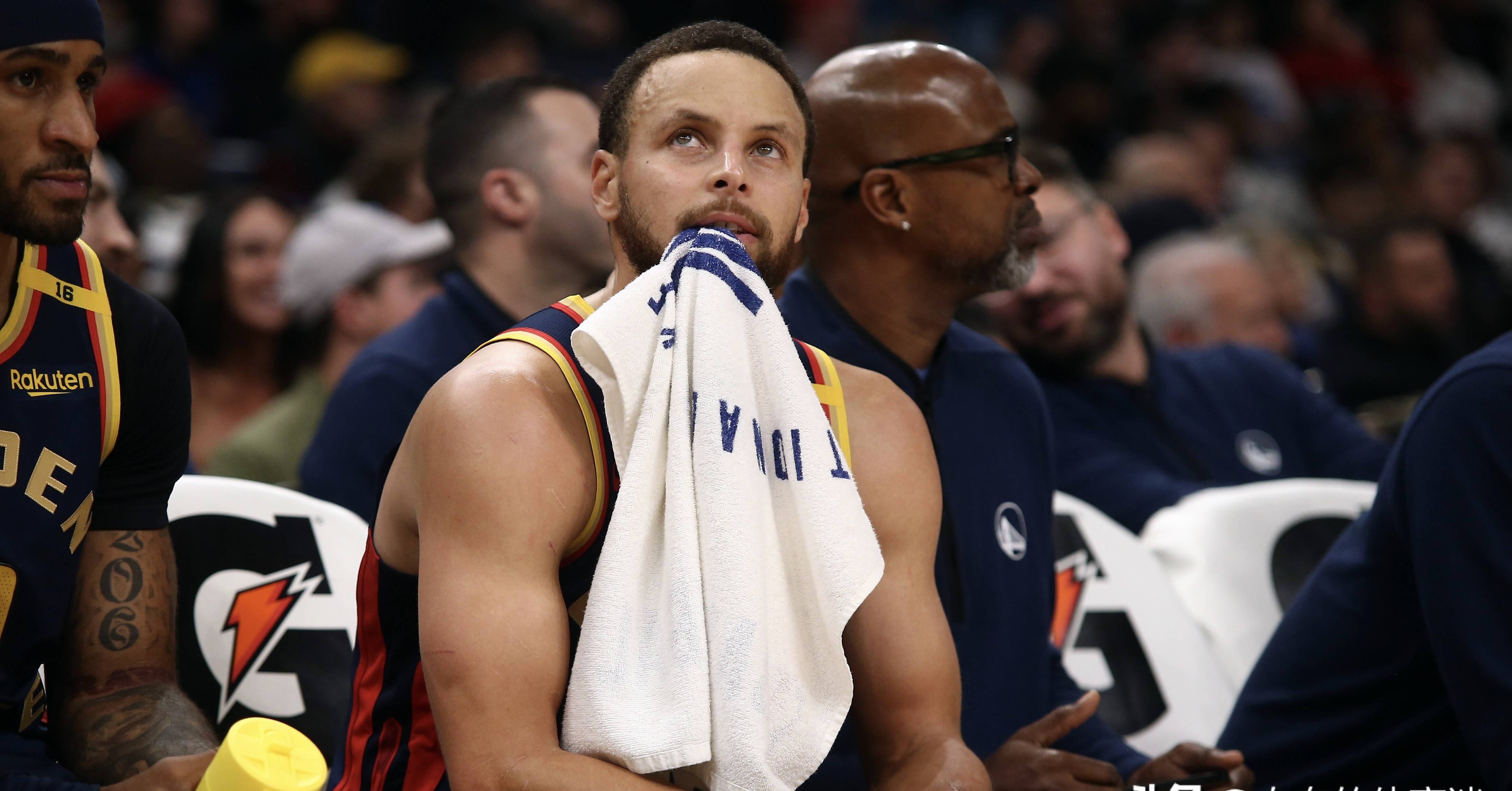 爱游戏-包含库里迎来五赛季高光表现，巴黎圣日耳曼球迷沸腾！的词条