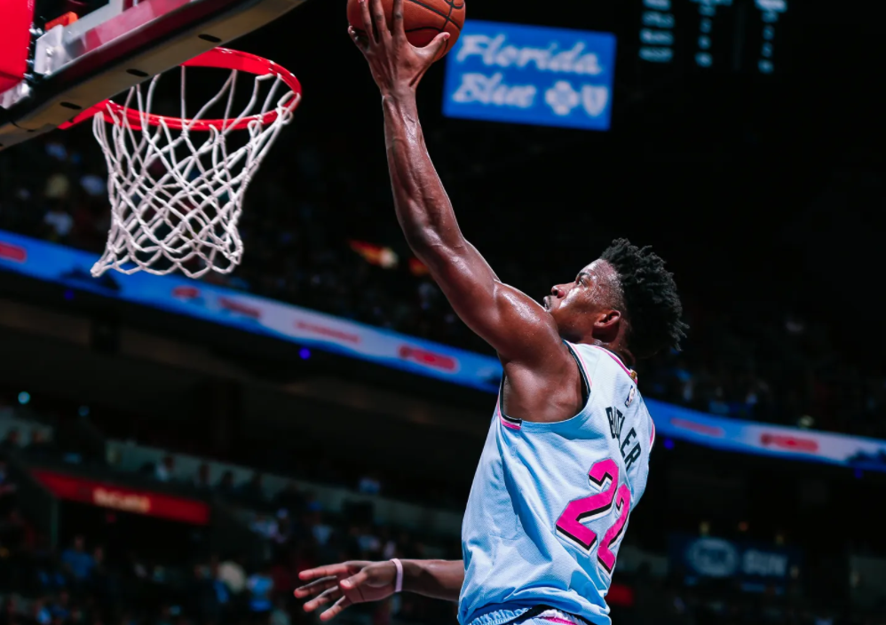 AYX-Uzi关键节点突破纪录，老鹰带队取胜！的简单介绍